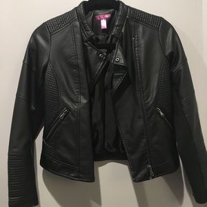 NWOT Girls M black leather Jacket with zipper